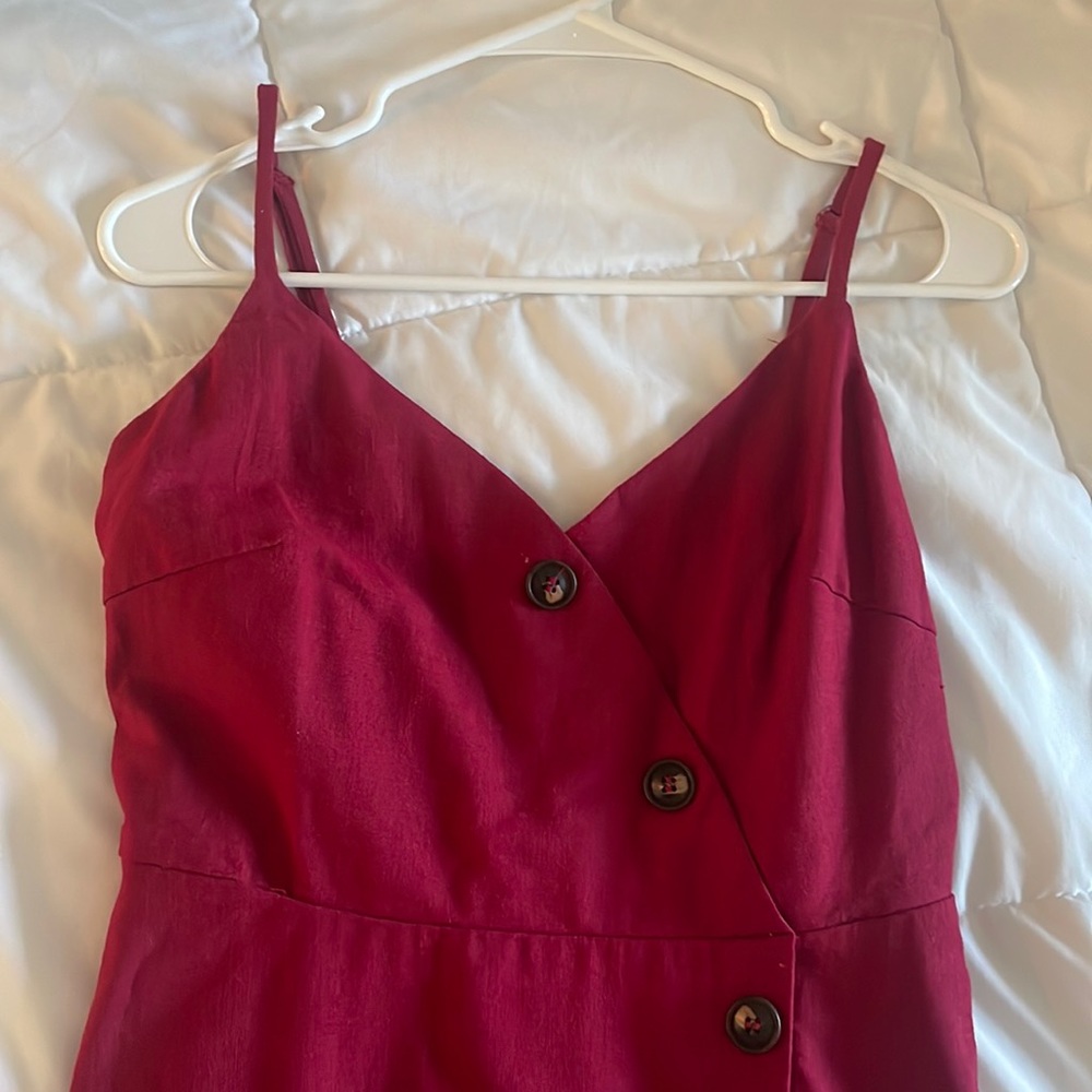 MIDI length red linen dress. V neck style with slit. Size M, adjustable straps.